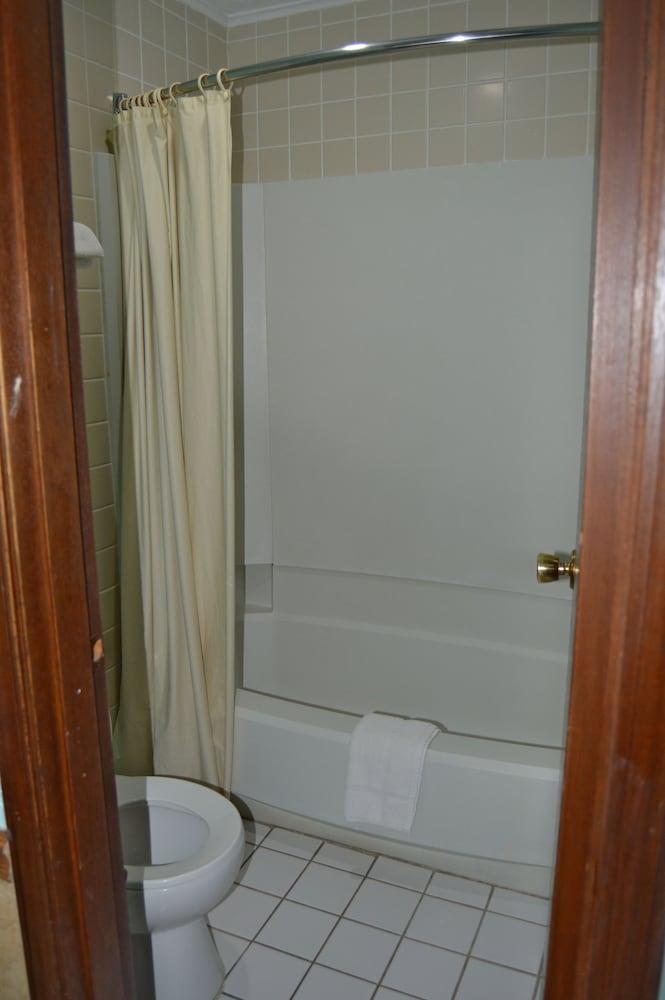 Budget Inn of Claypool Hill photo 22