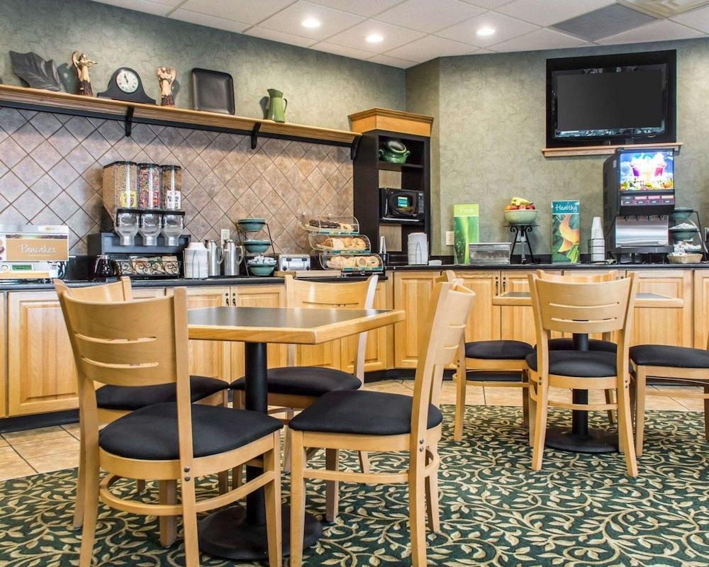 Quality Inn Geneseo photo 46
