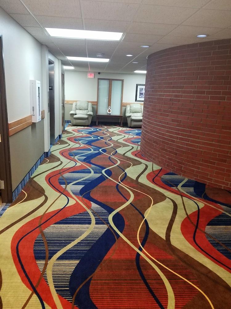Apple Tree Inn and Suites photo 20