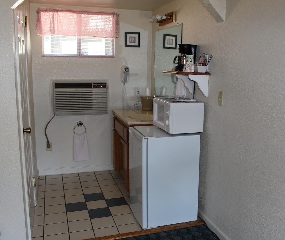 Barewood Inn and Suites photo 12
