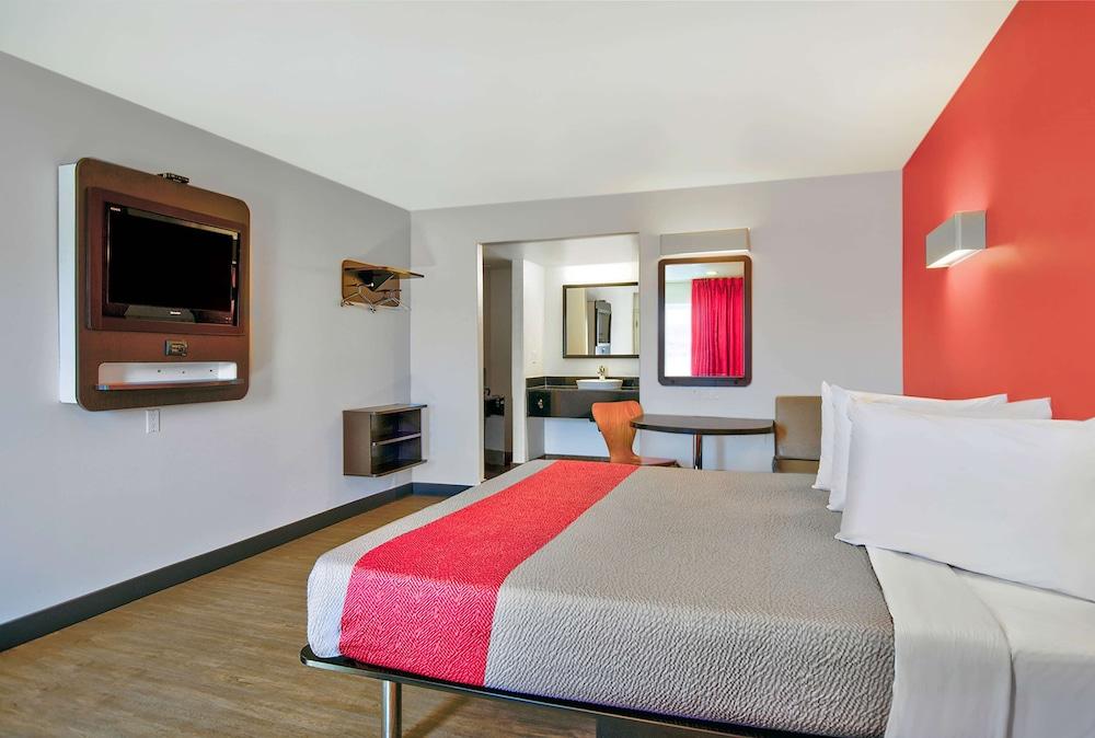 Motel 6 Victorville - Desert Express photo 5