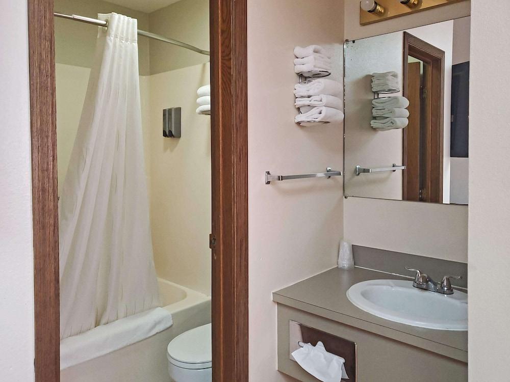 Rodeway Inn Buffalo photo 15