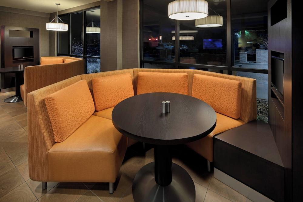 Courtyard by Marriott Grand Rapids Airport photo 23