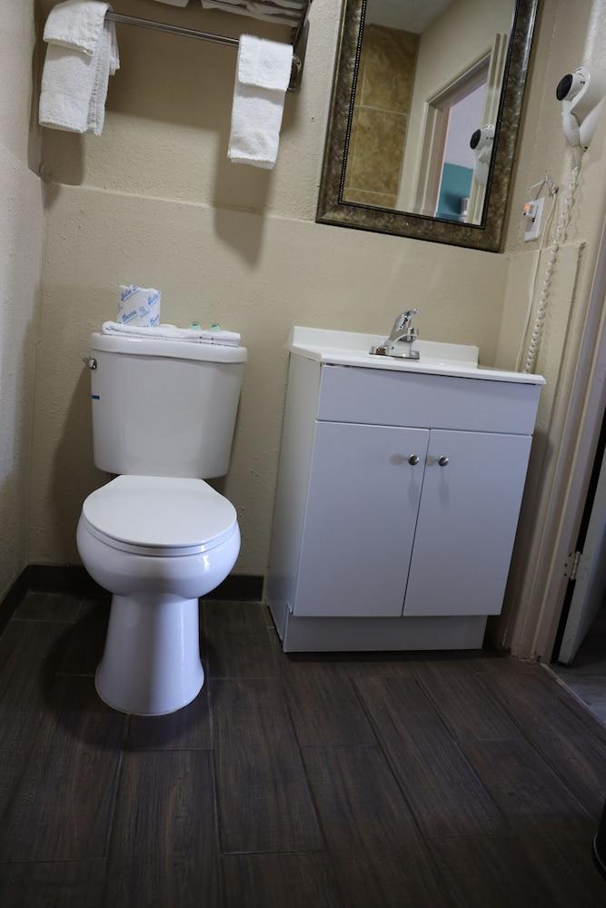 Budget Inn photo 19
