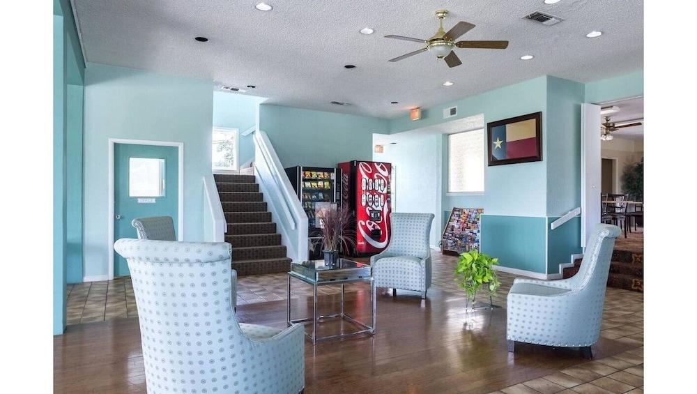 Home Suites Hill Country photo 41