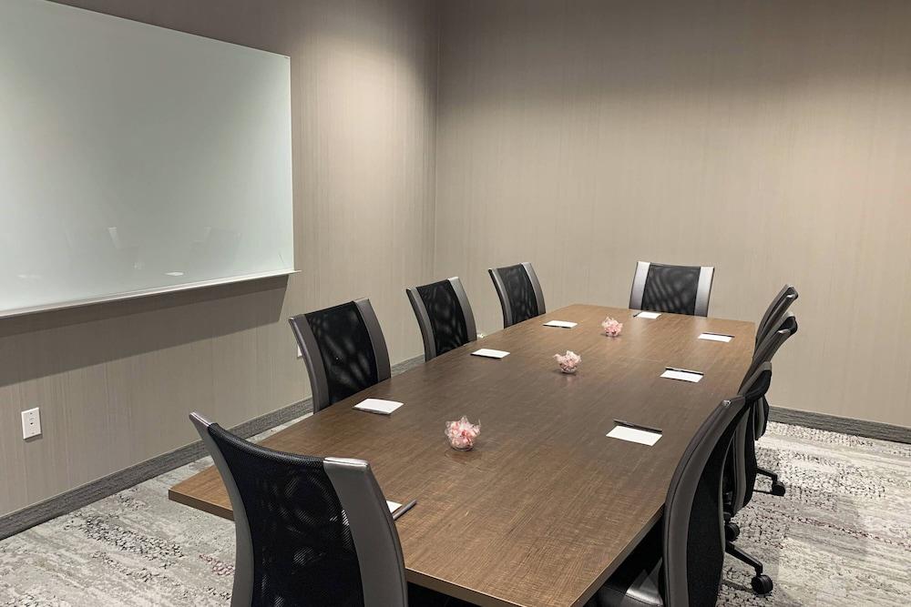 Courtyard by Marriott North Brunswick photo 34