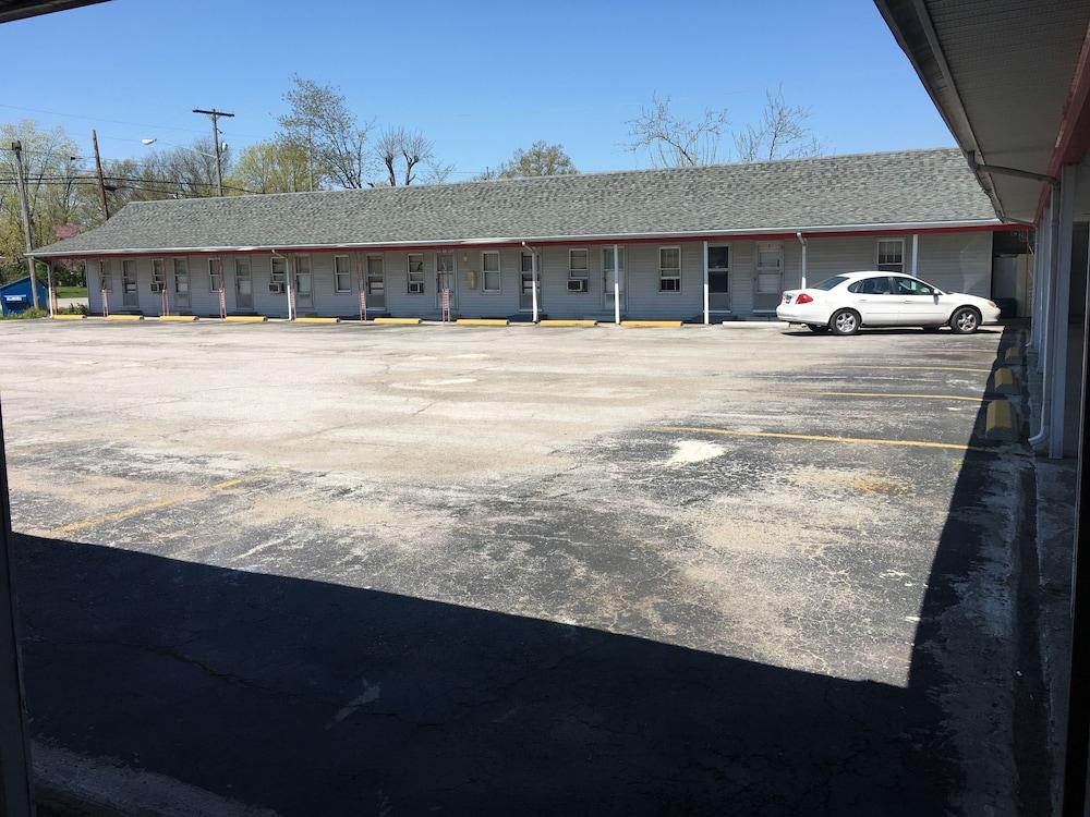 Budget Inn Du Quoin photo 25