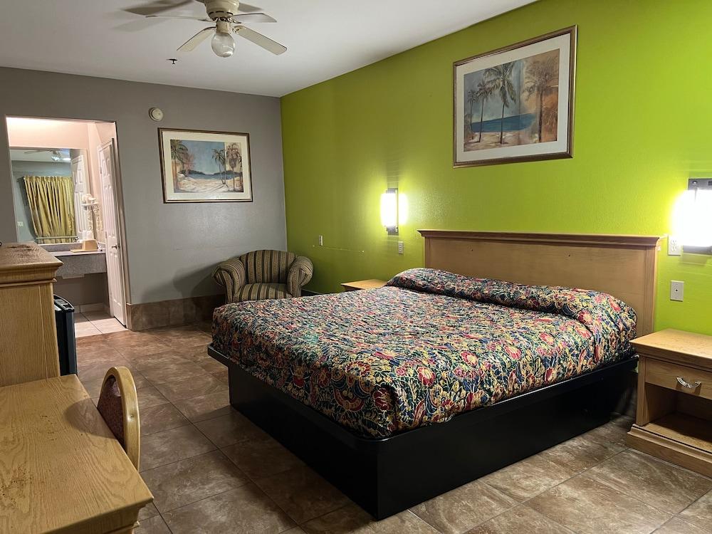 Texas Inn Weslaco photo 72