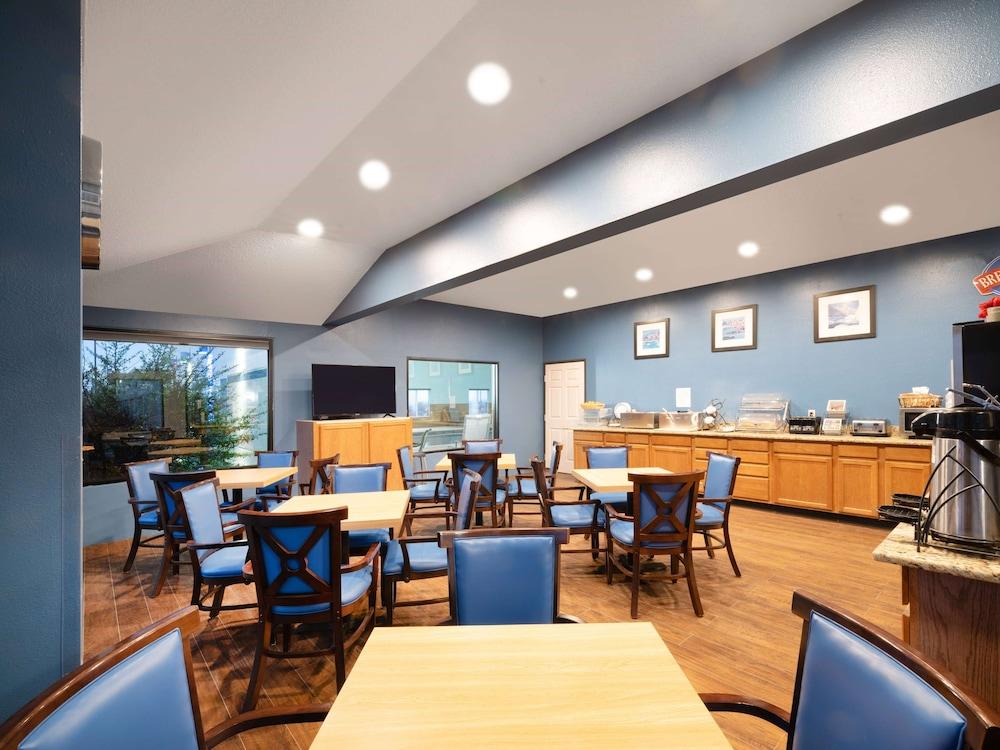 Baymont by Wyndham Limon photo 26