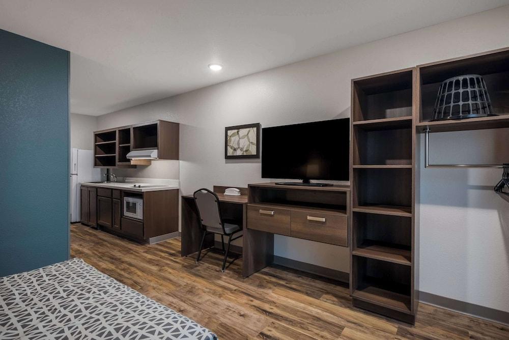 Woodspring Suites Milwaukee - Menomonee Falls photo 11