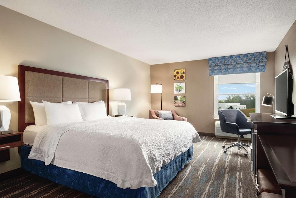 Hampton Inn & Suites Ft. Wayne-North photo 10