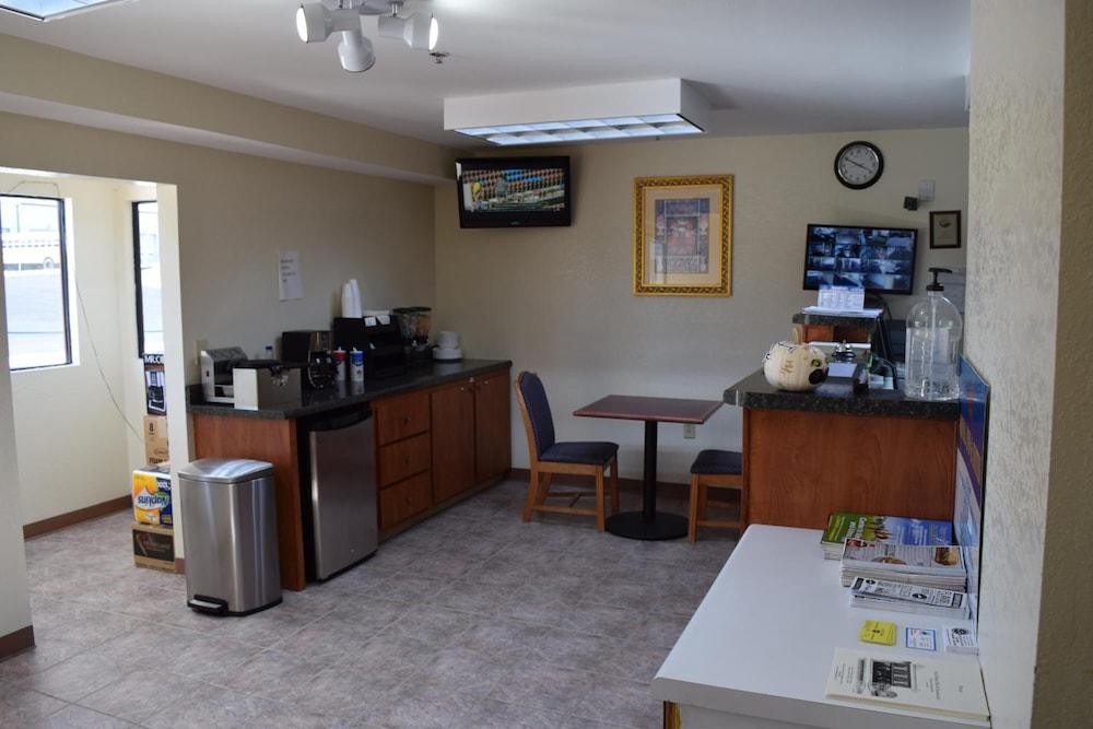 Royal Inn Douglasville photo 3