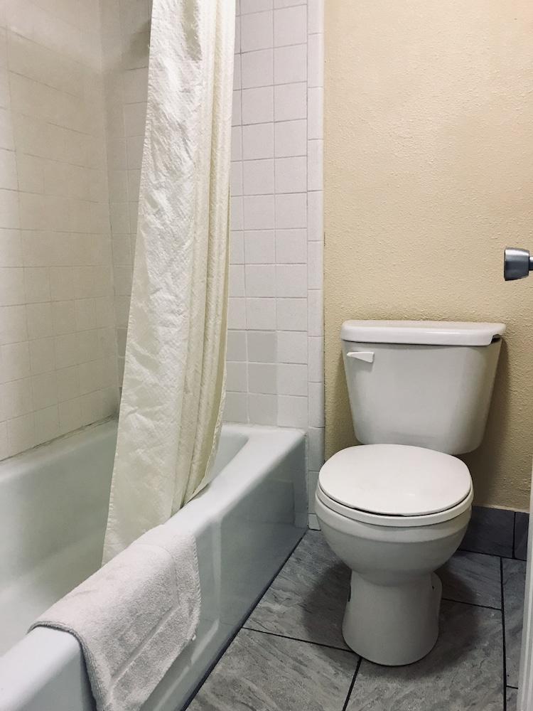 Executive Inn photo 25