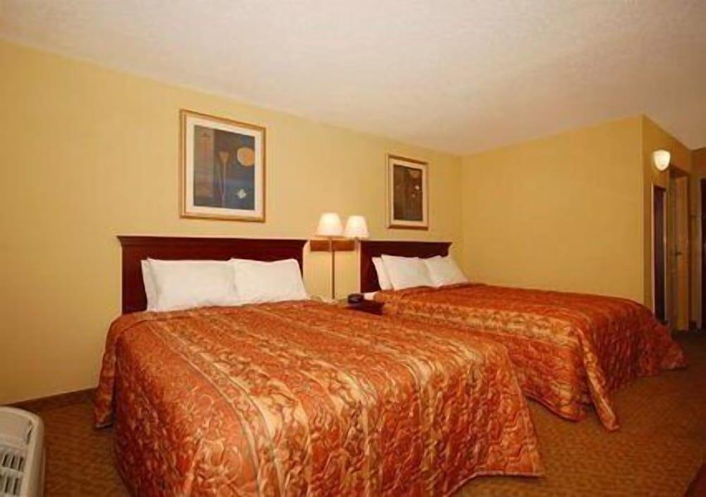 Country Hearth Inn & Suites photo 28