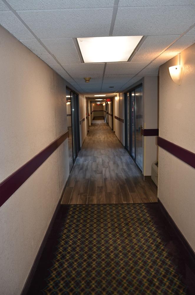 Days Inn by Wyndham Southern Hills/ORU photo 50