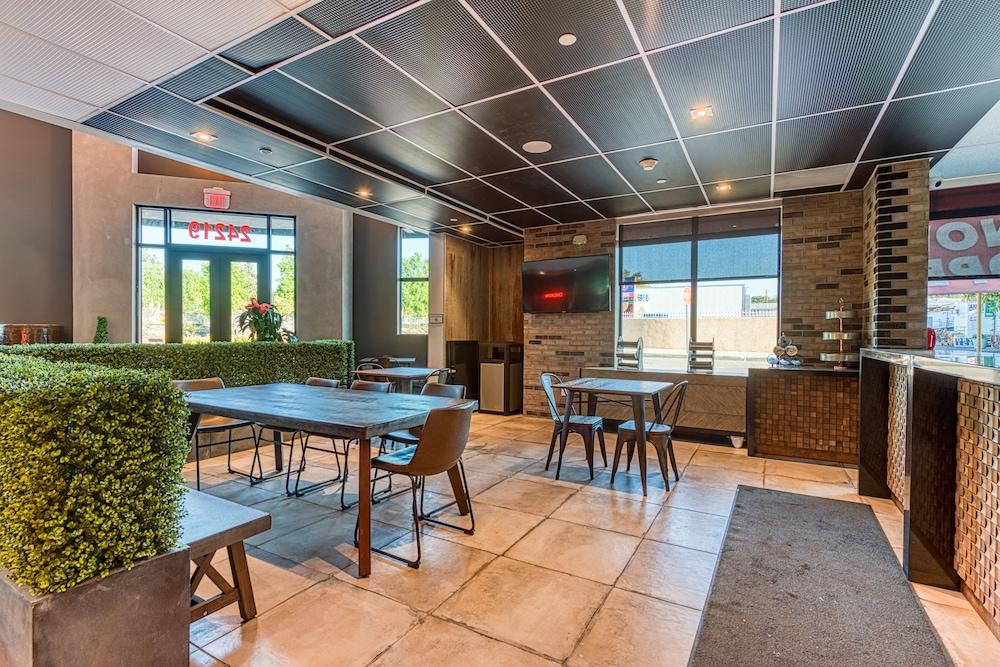 Hotel Lexen - Newhall photo 53