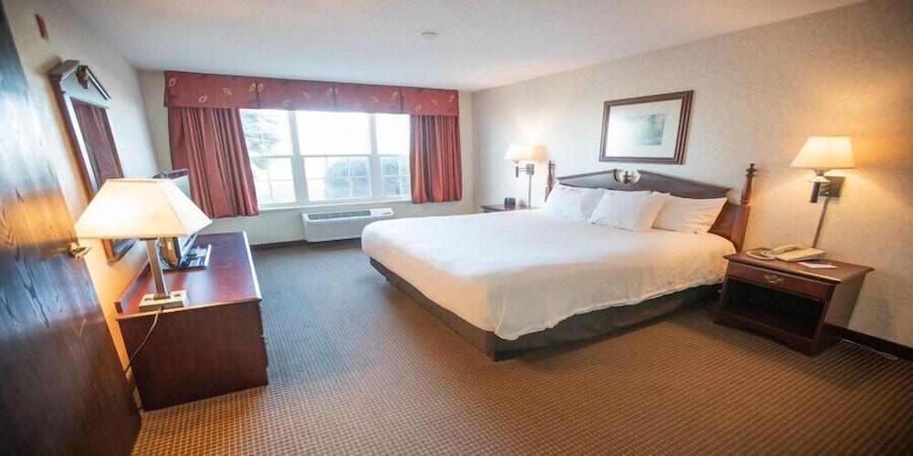 Grand Hinckley Inn photo 24