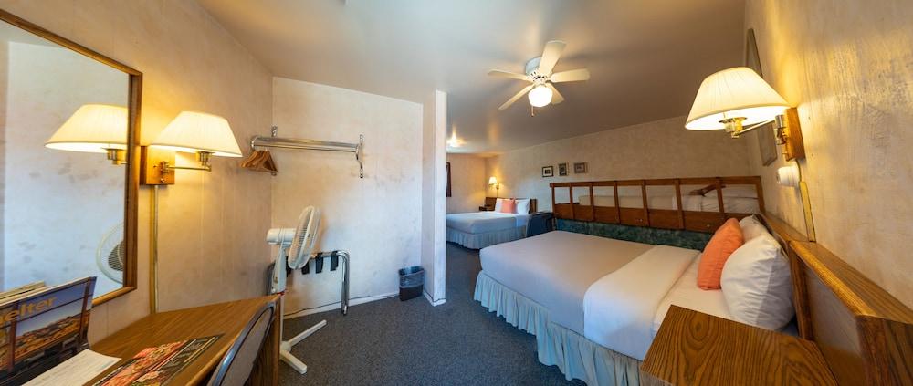 Triangle Motel photo 44