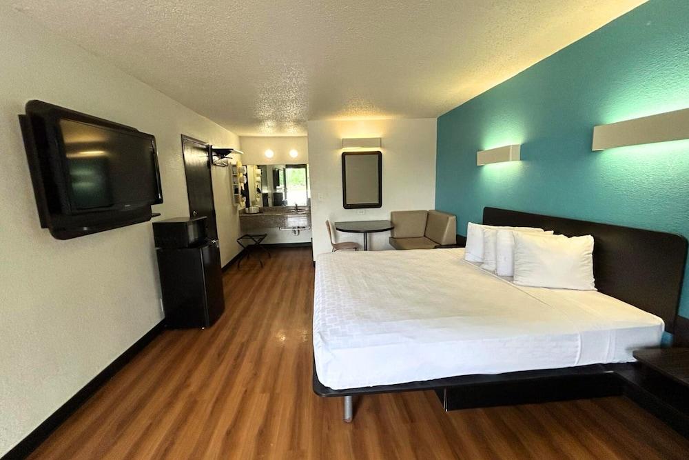 Blueway Inn Beeville Extended Stay photo 6