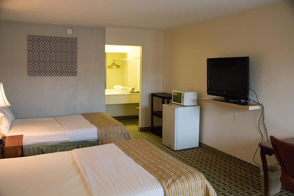 Cocomo Inn and Suites photo 3