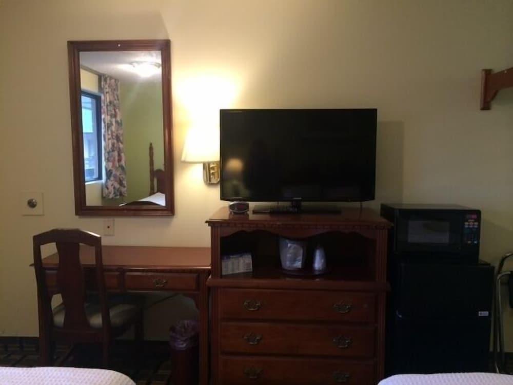 Hospitality Inn - Buffalo Airport photo 6