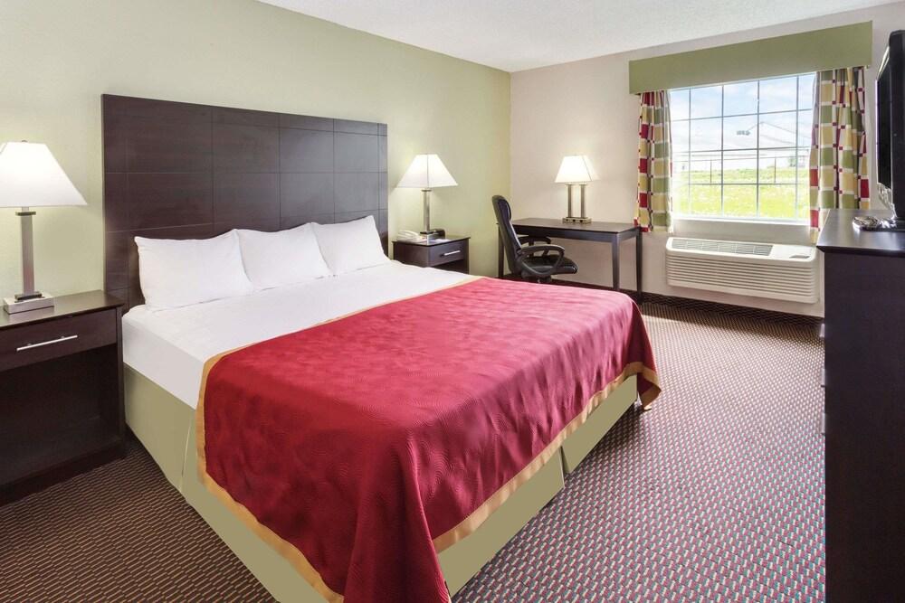 Baymont by Wyndham Beloit photo 9