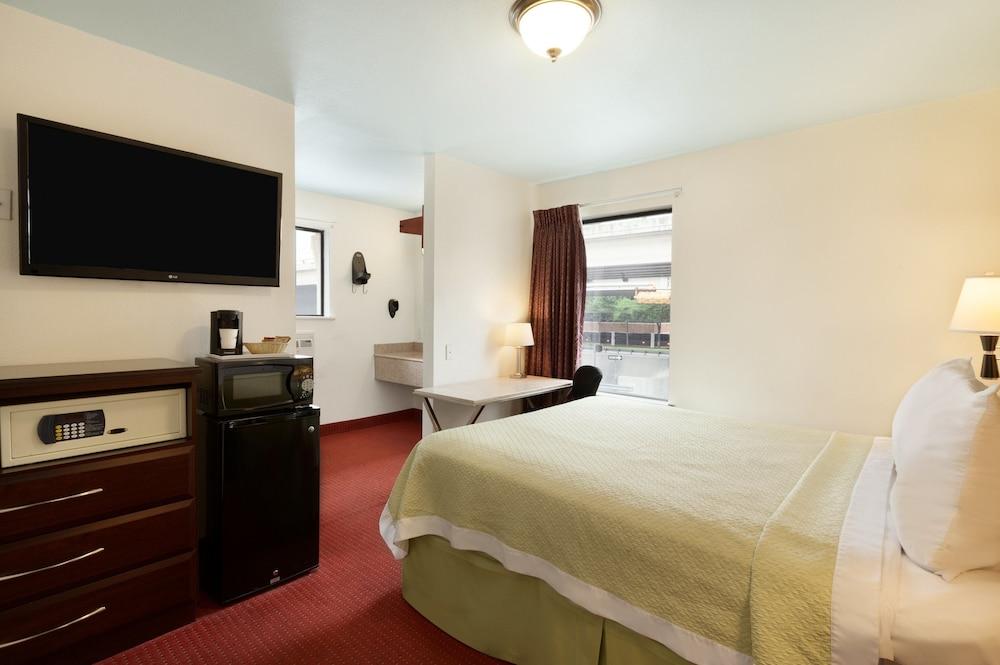 Days Inn by Wyndham Austin/University/Downtown photo 13