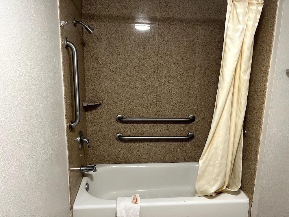 Budget Plaza Motel photo 5