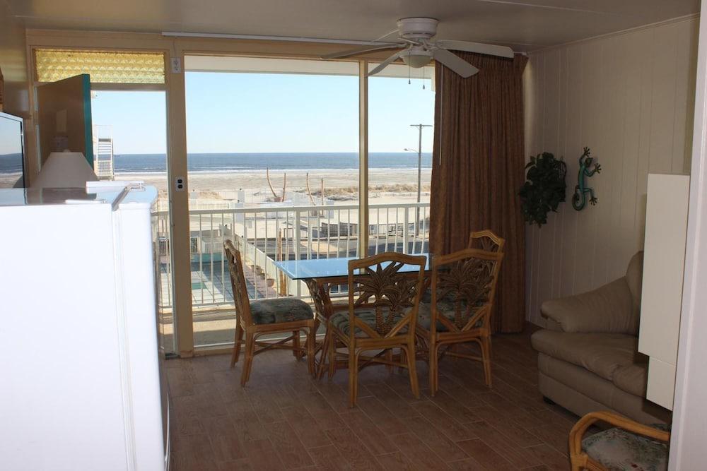 Paradise Oceanfront Resort photo 2