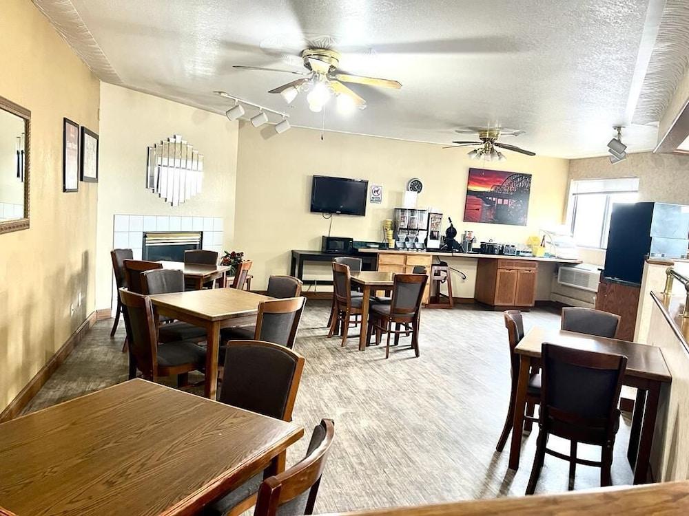 Econo Lodge Oacoma - Chamberlain West photo 85