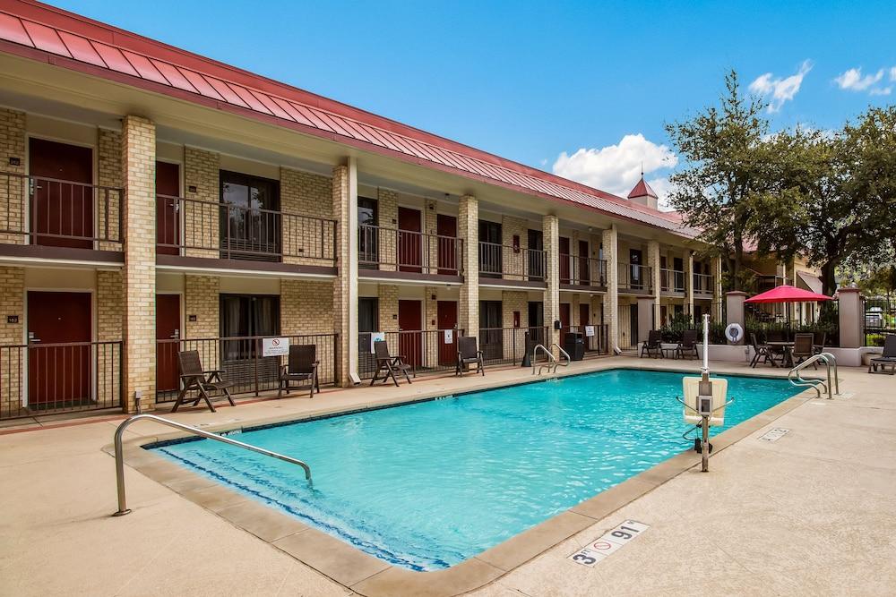 Red Roof Inn PLUS+ Dallas – Addison photo 30