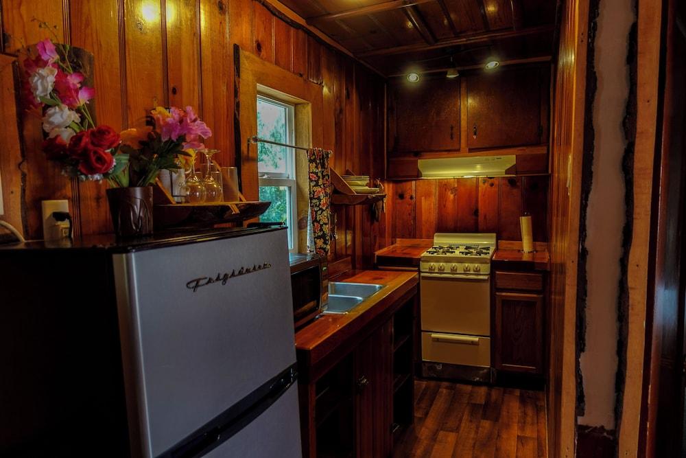Sleepy Hollow Cabins and Hotel photo 12