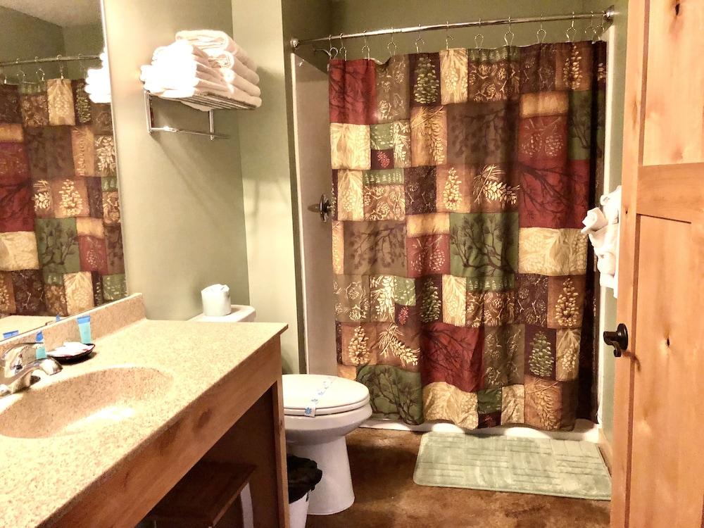 Sportsman's Lodge photo 43