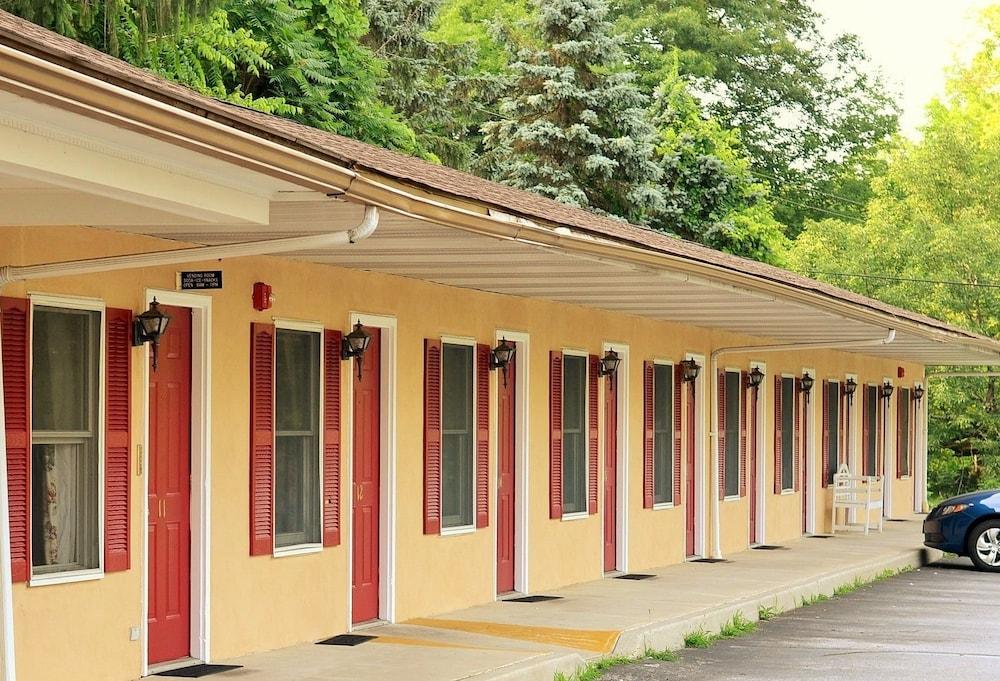 Holiday Motel photo 10
