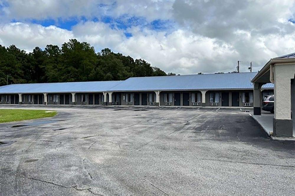 Days Inn by Wyndham DeFuniak Springs photo 27