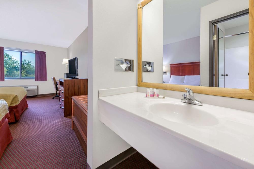 Baymont by Wyndham Enid photo 18