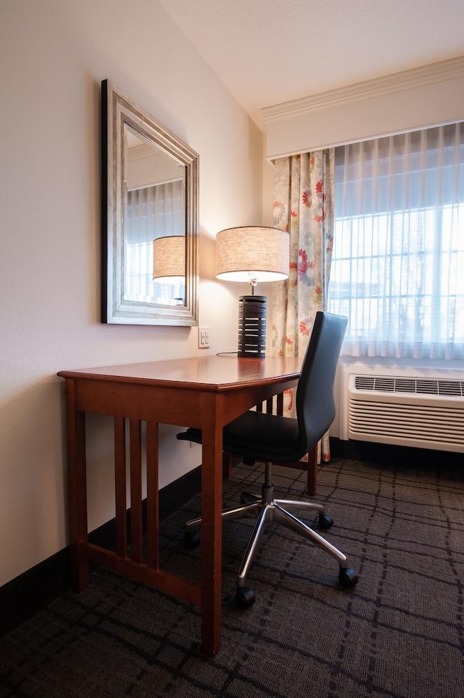 Best Western Plus University Park Inn & Suites photo 64