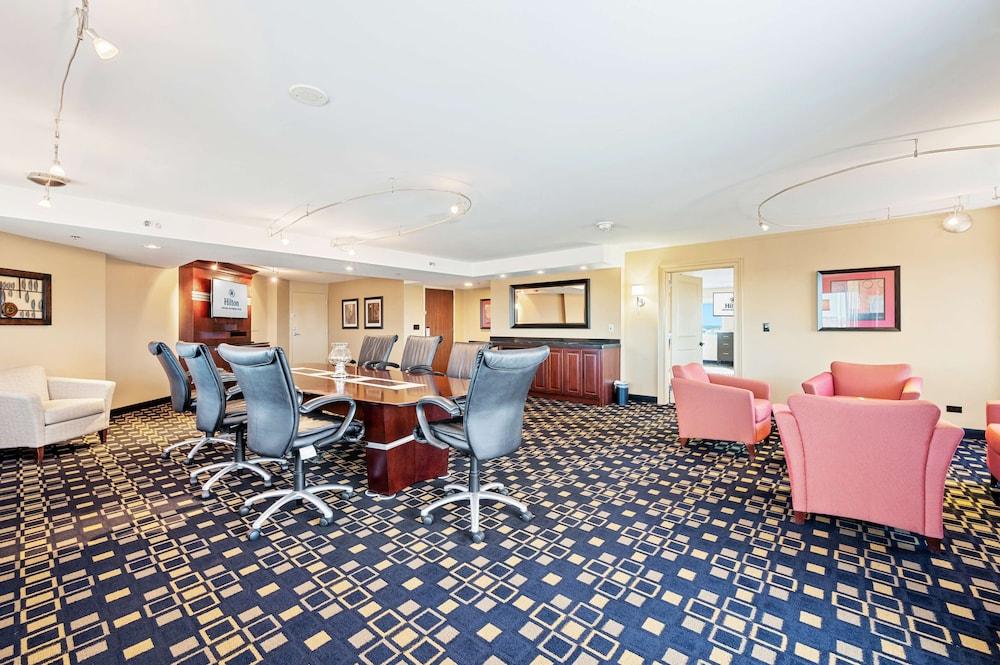 Hilton Chicago/Oak Brook Suites photo 12