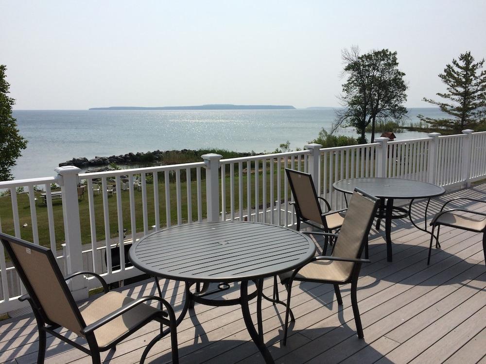 Baymont by Wyndham St. Ignace Lakefront photo 45