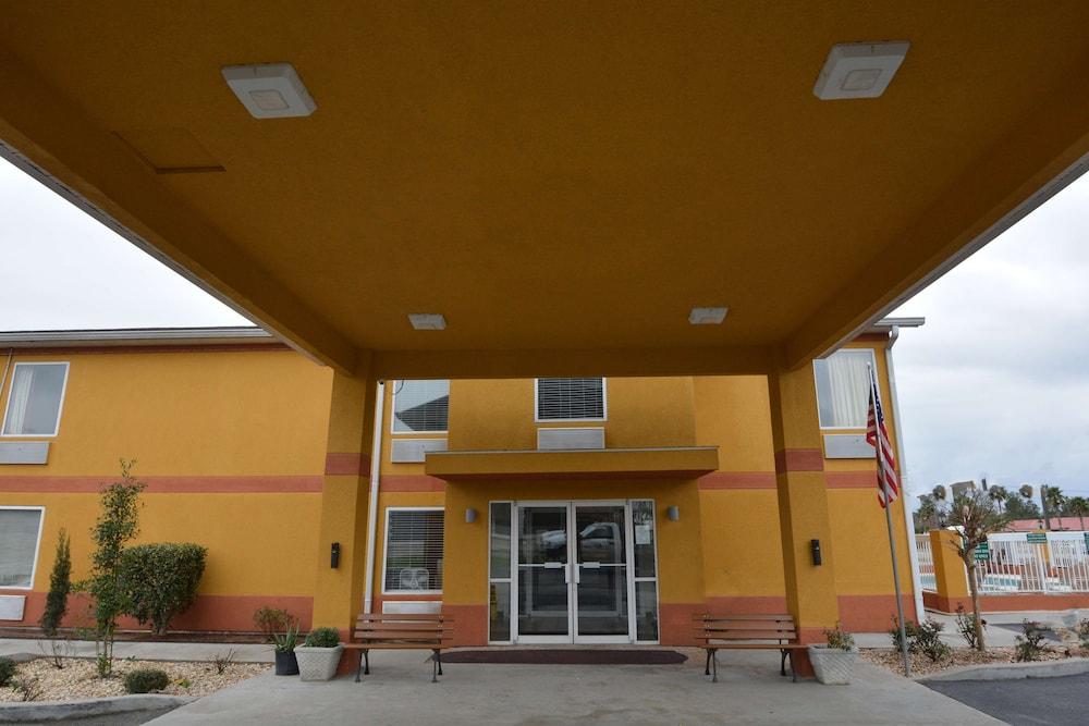 Jameson Inn - Hazlehurst photo 48