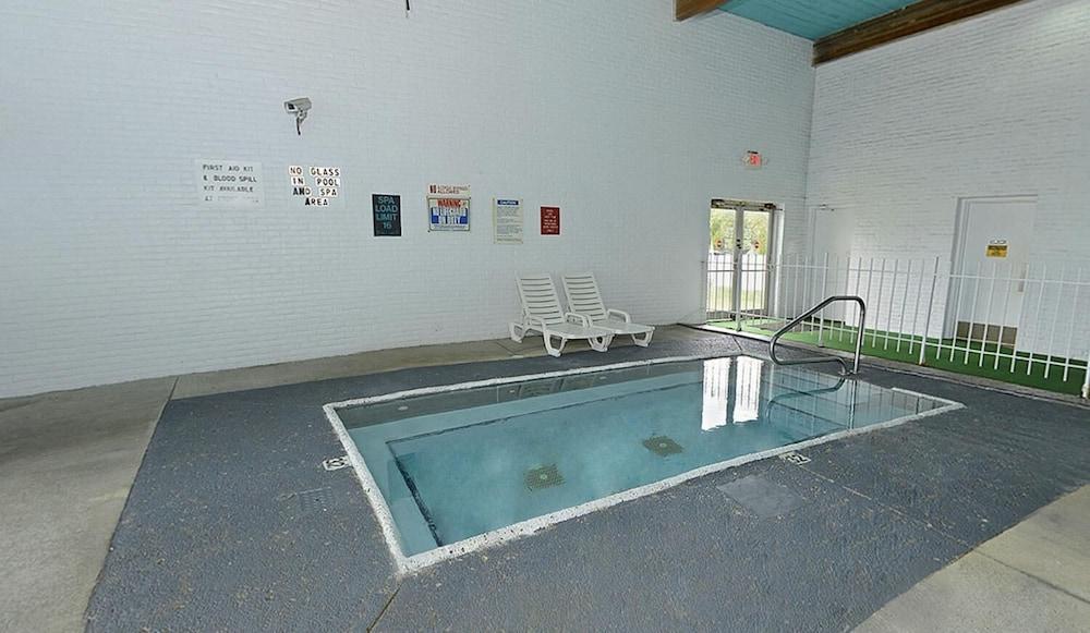 Howard Johnson by Wyndham Benton Harbor/St. Joseph photo 28