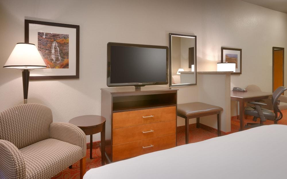Holiday Inn Express & Suites Orem-North Provo by IHG photo 5