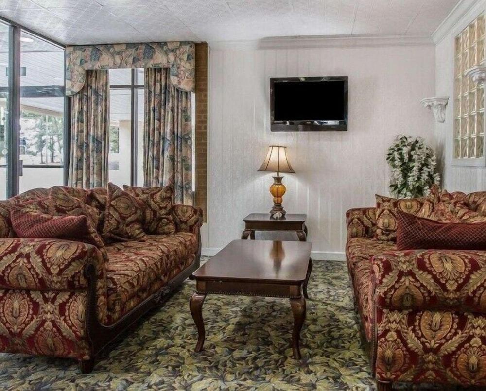 Travelers Inn Douglas By OYO US-441 photo 17