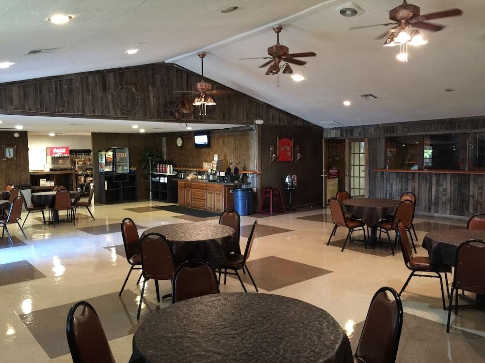 Four Horseman Travel Lodge photo 6