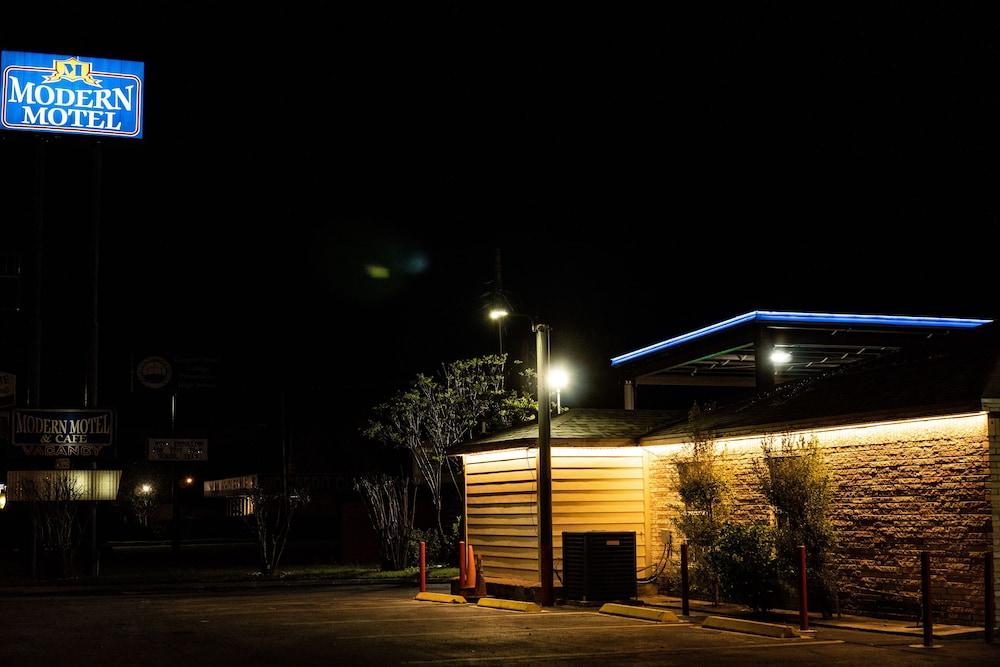 Modern Motel photo 1