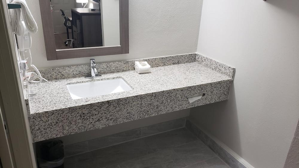 Red Roof Inn Cullman photo 15