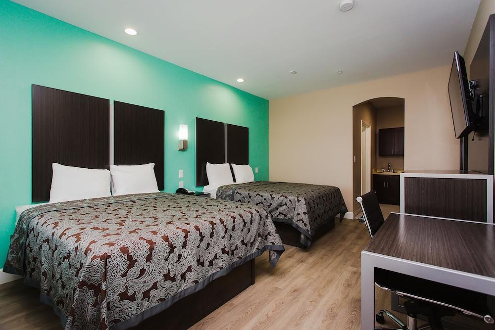 Palace Inn and Suites - Willowbrook Mall photo 18