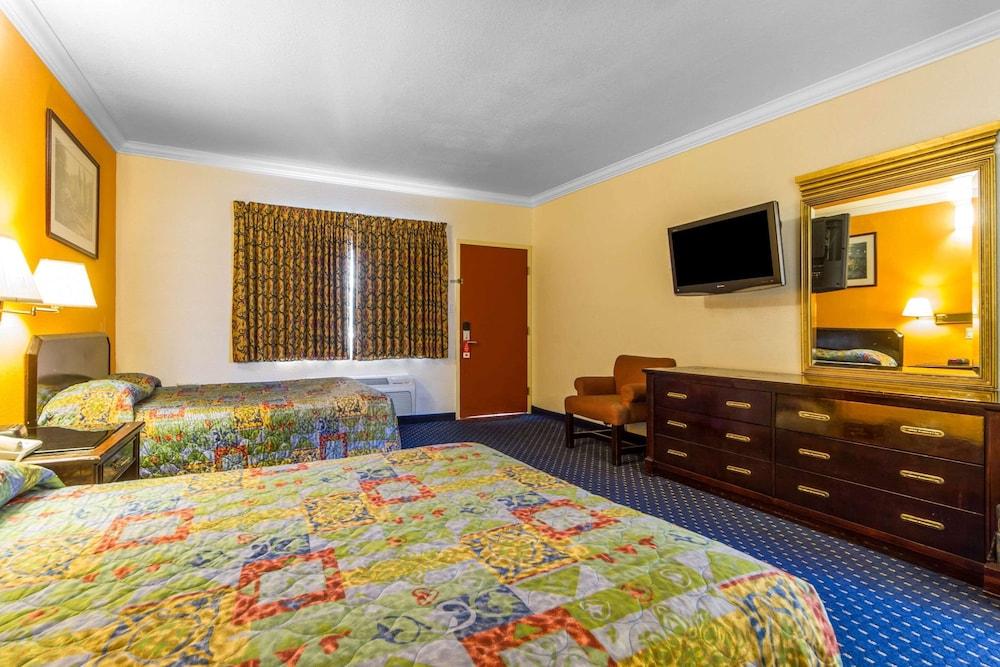 Econo Lodge photo 23