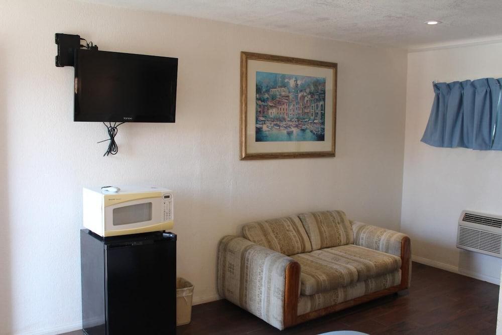 Oceanside Inn and Suites photo 27