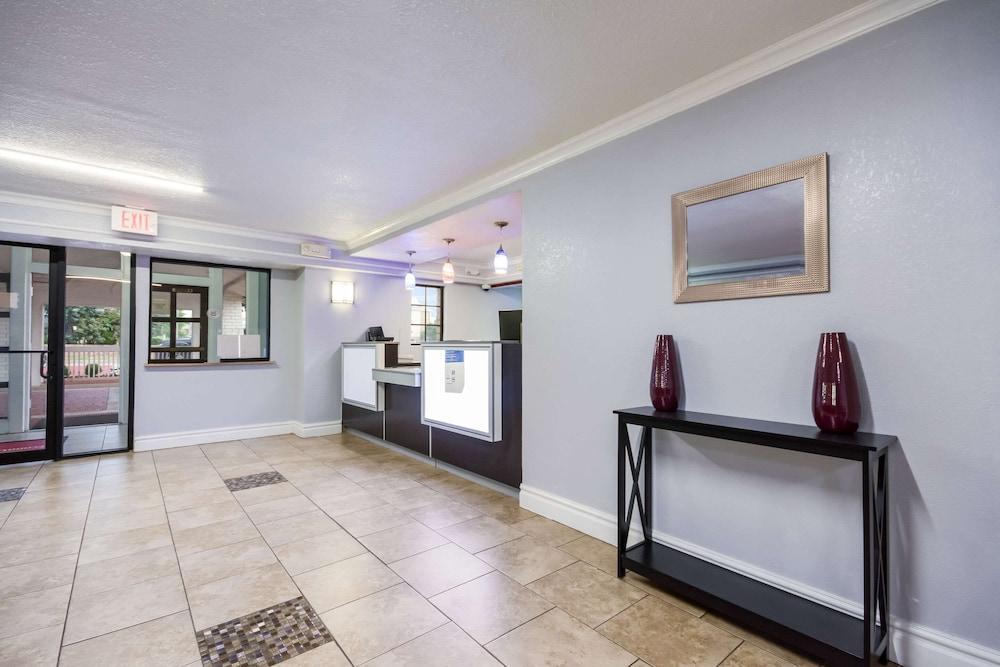 Econo Lodge photo 3